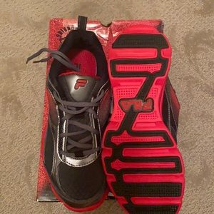 New in box Fila Stride size 5 women’s tennis shoe
